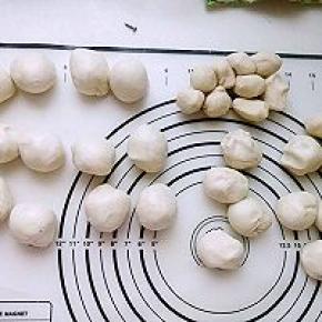 油皮，油酥各分成25个。