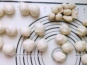 油皮，油酥各分成25个。