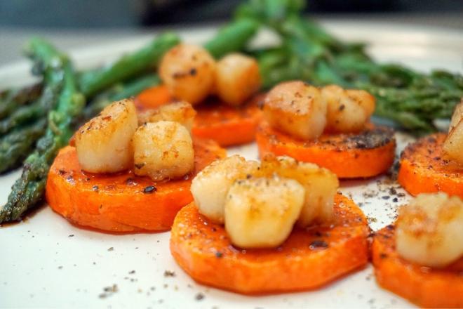 香煎芦笋鲜贝肉