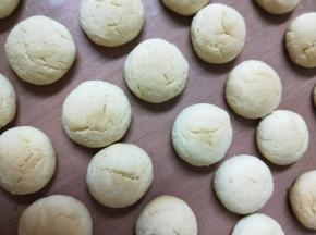 烤到微微上色发黄即可，取出晾凉