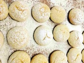 撒防潮糖粉装饰