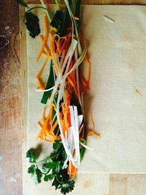 均匀铺在豆皮上。