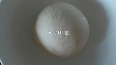 一个程序后取出面团，团圆后放入大碗内发酵