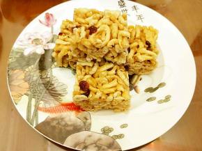 凉透后，从模具中取出，切块即可