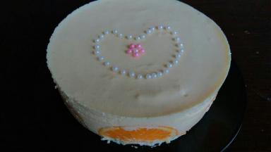 冷藏一夜后脱模，我的橙汁没有过滤，慕斯液不大细腻