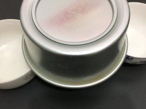 倒放在两碗中间，直至晾凉 脱模