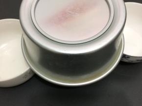 倒放在两碗中间，直至晾凉 脱模