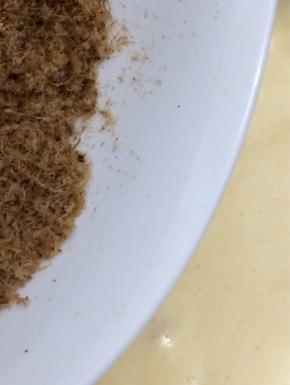 分三次倒入肉松