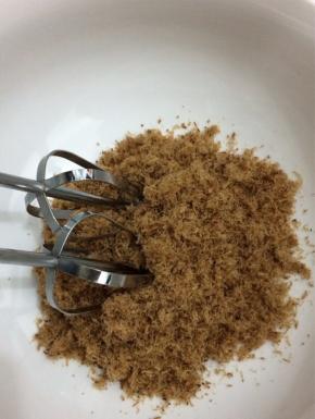 肉松用打蛋器打蓬松一些