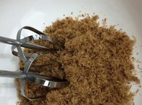 肉松用打蛋器打蓬松一些