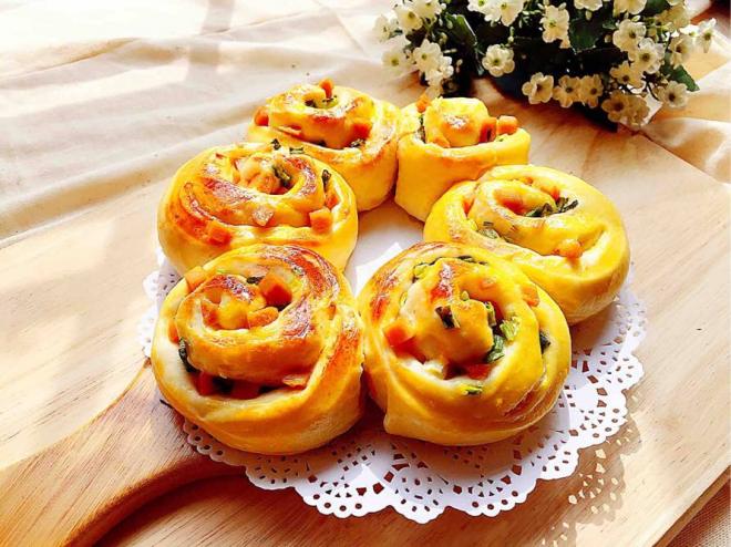 香葱火腿沙拉花环面包