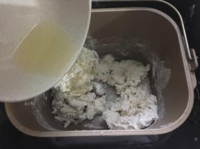 加入玉米油，开启面包和面功能