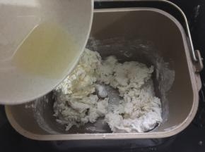 加入玉米油，开启面包和面功能