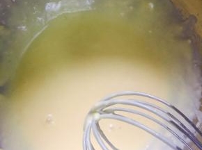 拌至无干粉颗粒即可。放在一边待用。