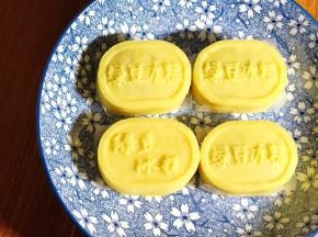 出来一颗颗漂亮的绿豆糕