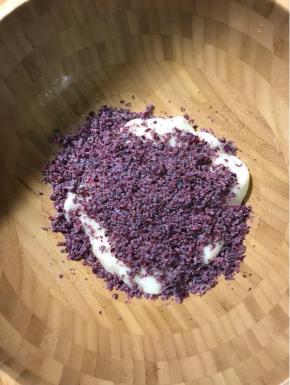 加入糯米粉馅中，继续揉匀