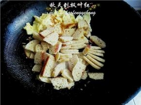 倒入切好的饽饽片。