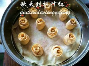 摆放在笼屉上进行二次发酵。