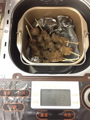 11. 烘烤完成，拿出刷上蜂蜜即可