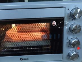 16. 我用的是东菱电器的新烤箱DL-K38E，立方体的烤箱体，因为低火有完美的隔热板所以不怕烤焦