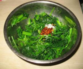 加入适量的辣椒油