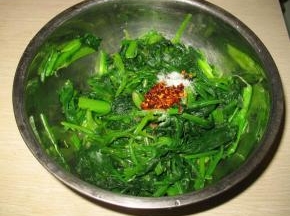 加入适量的辣椒油