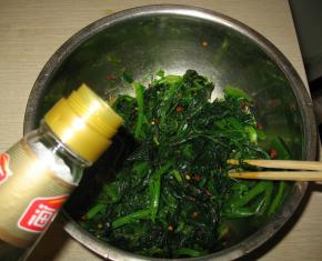 加入适量的白醋