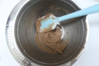 再用刮刀混合到无干粉就好