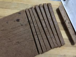 取出切成5mm厚棒状