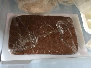 然后将面团放入冰箱冷冻20分钟