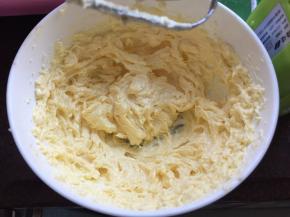 搅拌好成乳膏状即可