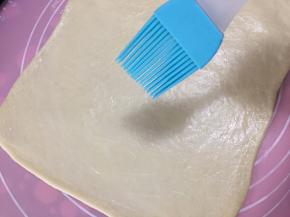 用刷子刷均匀，指印处不要涂刷