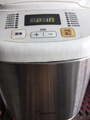 按面团发酵键进行一次发酵