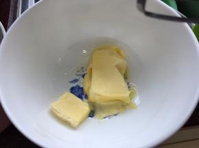解冻至用手指按有指印即可