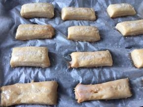 撒上白砂糖，放入烤箱中继续烤20分钟