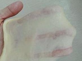 2. 所有材料混合揉至扩展状态，如图所示