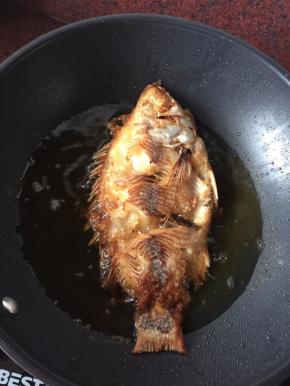 炸至两面金黄即可