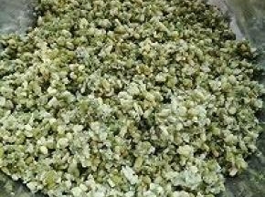 3. 摇碎的绿豆，基本豆与皮脱离