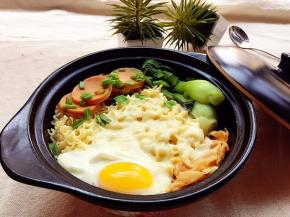 撒上葱花，在大头菜淋入少许植物油即可