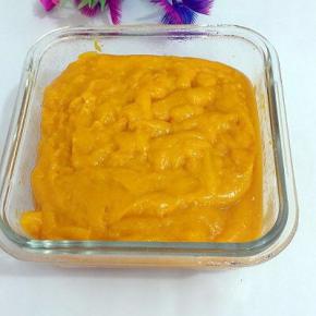 将南瓜泥倒入上面