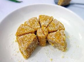 等凝固好后，拿出来，切成自己喜欢的小块