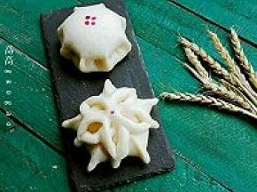 7. 冷水上锅烧开，转中火15分钟，关火焖五分钟，出炉即可