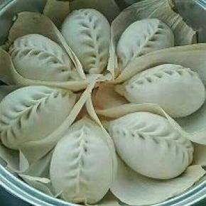 10. 依次放入蒸锅，醒发10分钟，大火烧开转中火20分钟，关火焖五分钟