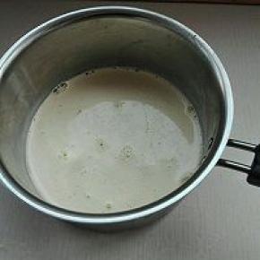 7. 倒入第四步的蛋黄糊里边到边搅拌均匀，继续倒回奶锅里