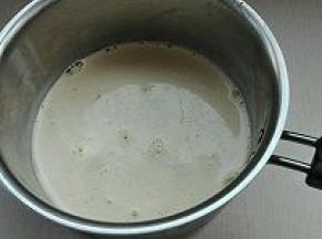 7. 倒入第四步的蛋黄糊里边到边搅拌均匀，继续倒回奶锅里