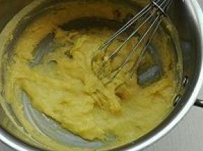 8. 小火加热，搅拌浓稠状态