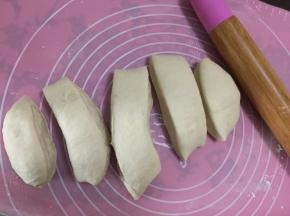 切成等份的面团