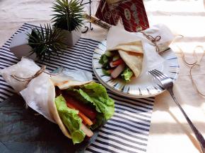 卷起用油纸包住