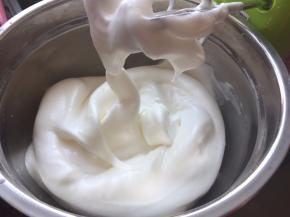 打发至有较大的阻力，能勾起峰尖即可