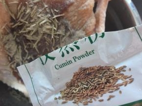 加入孜然粉